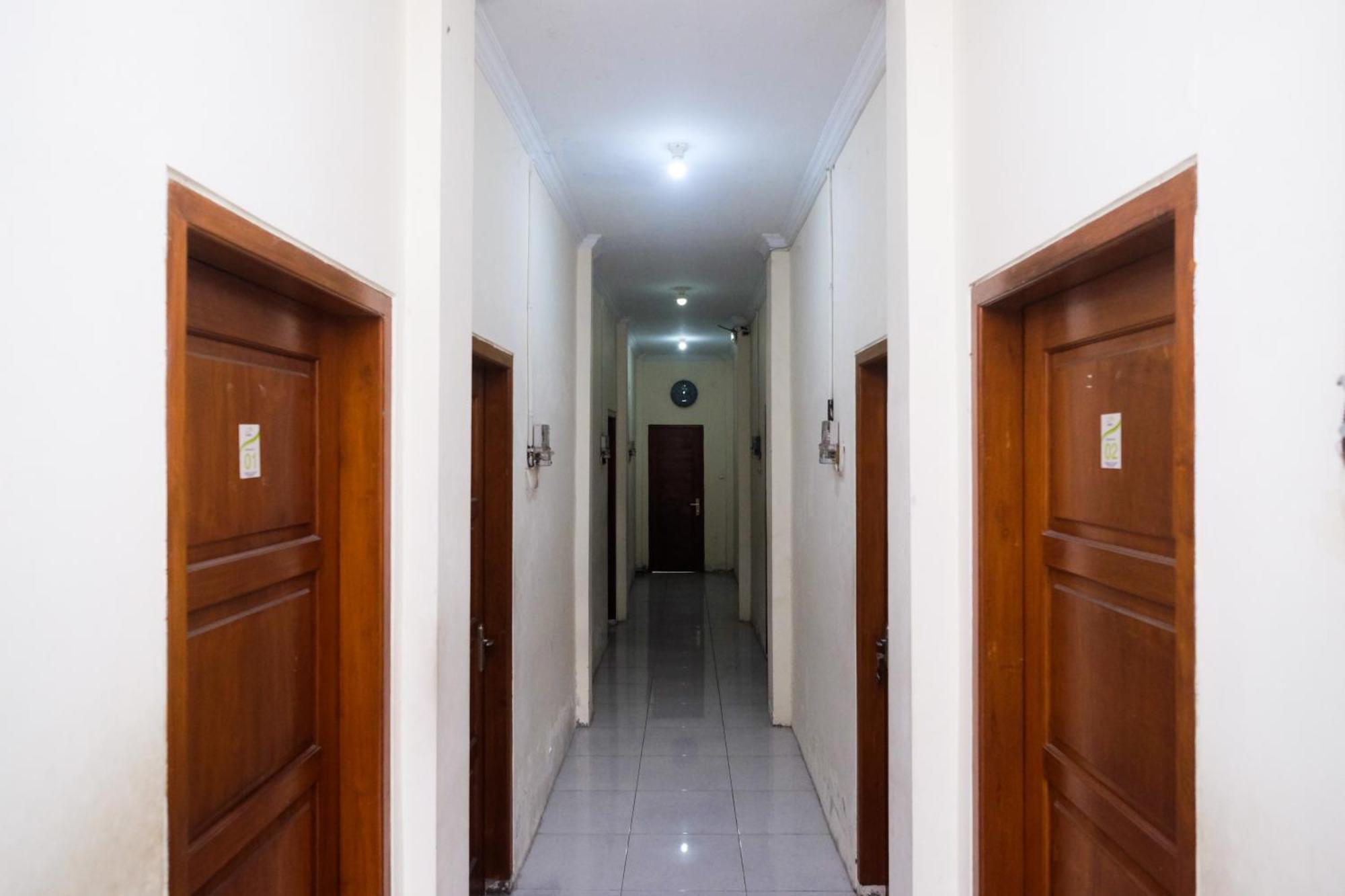 OYO 700 Griya Hanum Syariah Kejayan Bagian luar foto